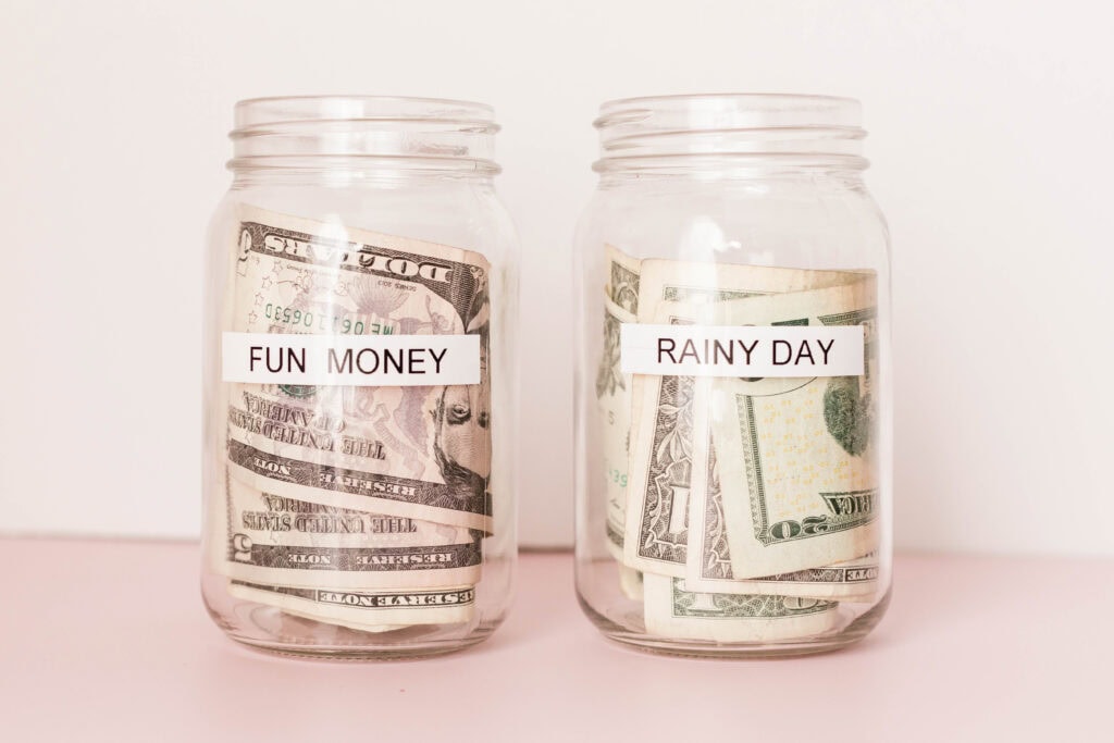 how i stopped living paycheck to paycheck and saved an emergency fund